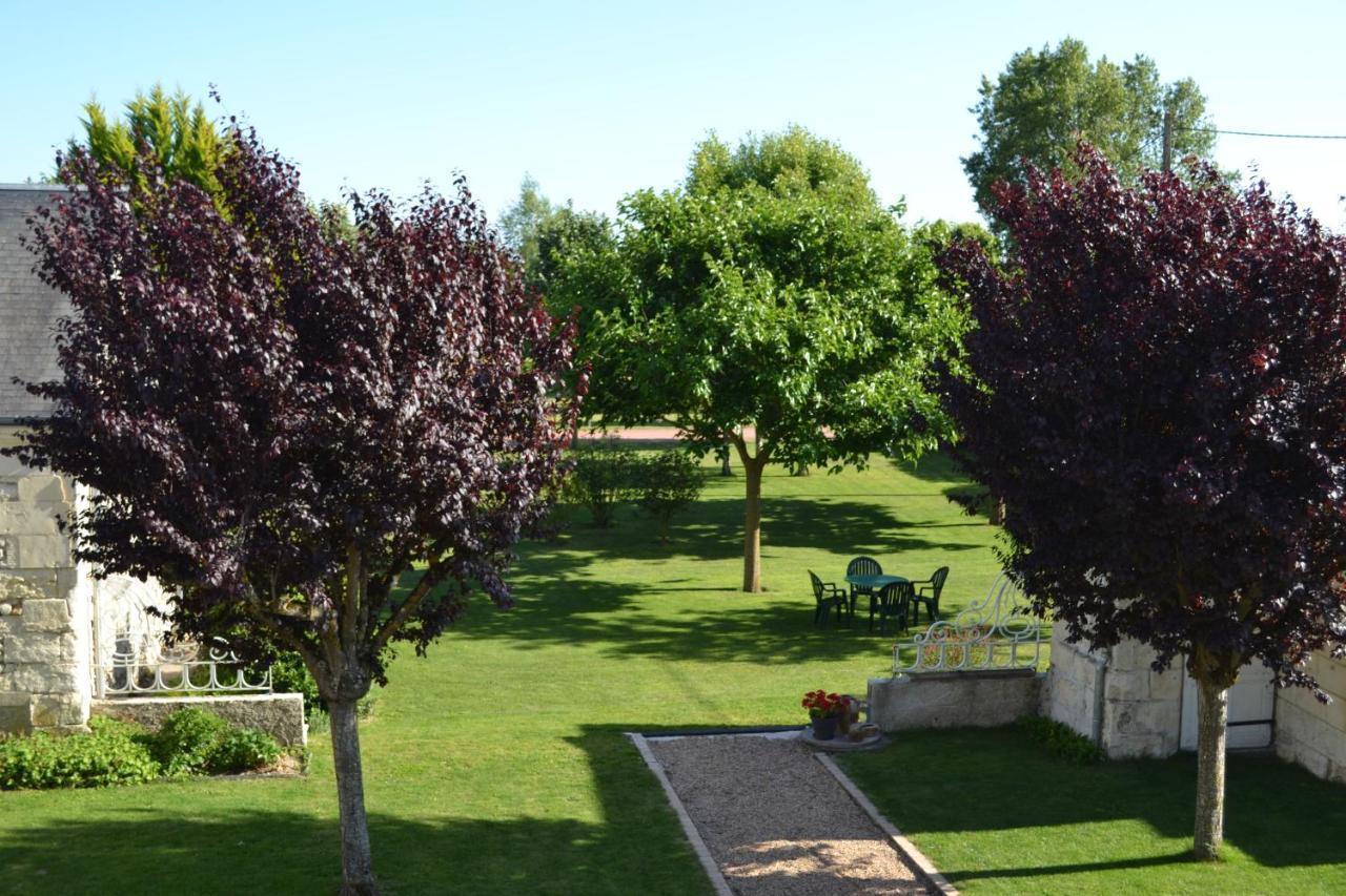 Les Chambres D Hotes Du Lavoir Restigné Exterior foto