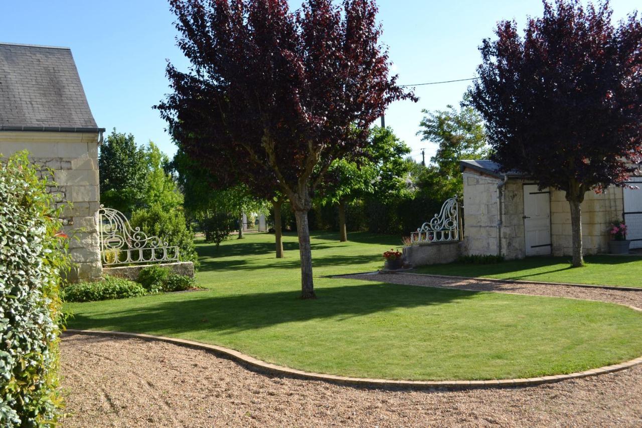 Les Chambres D Hotes Du Lavoir Restigné Exterior foto